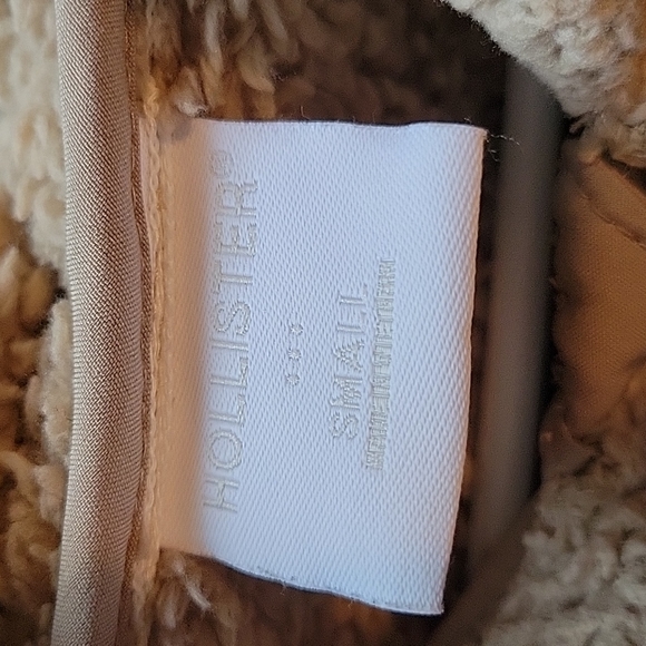 Hollister Puff Jacket/Sweater - Picture 2 of 2